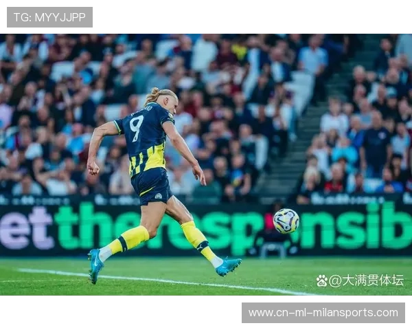 曼城哈兰德门前补射完成帽子戏法